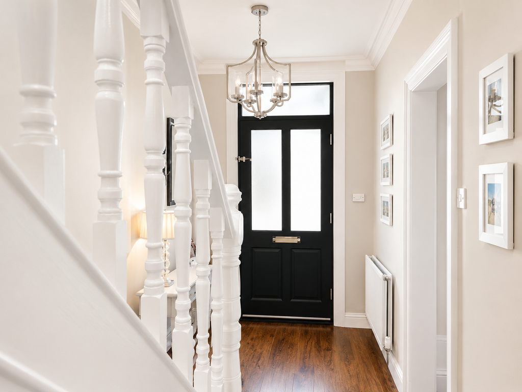 Property photo 2 of 33 Entrance Hall