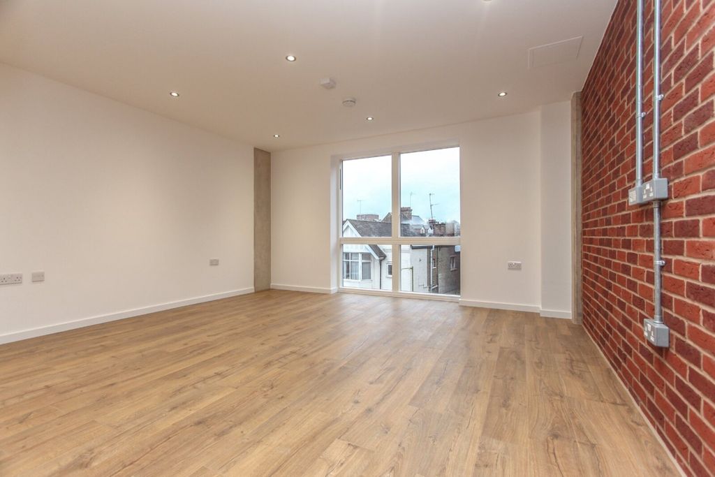 Property photo 2 of 9 Photo 02