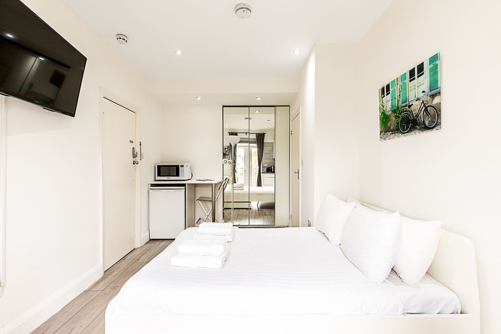 Property photo 2 of 25