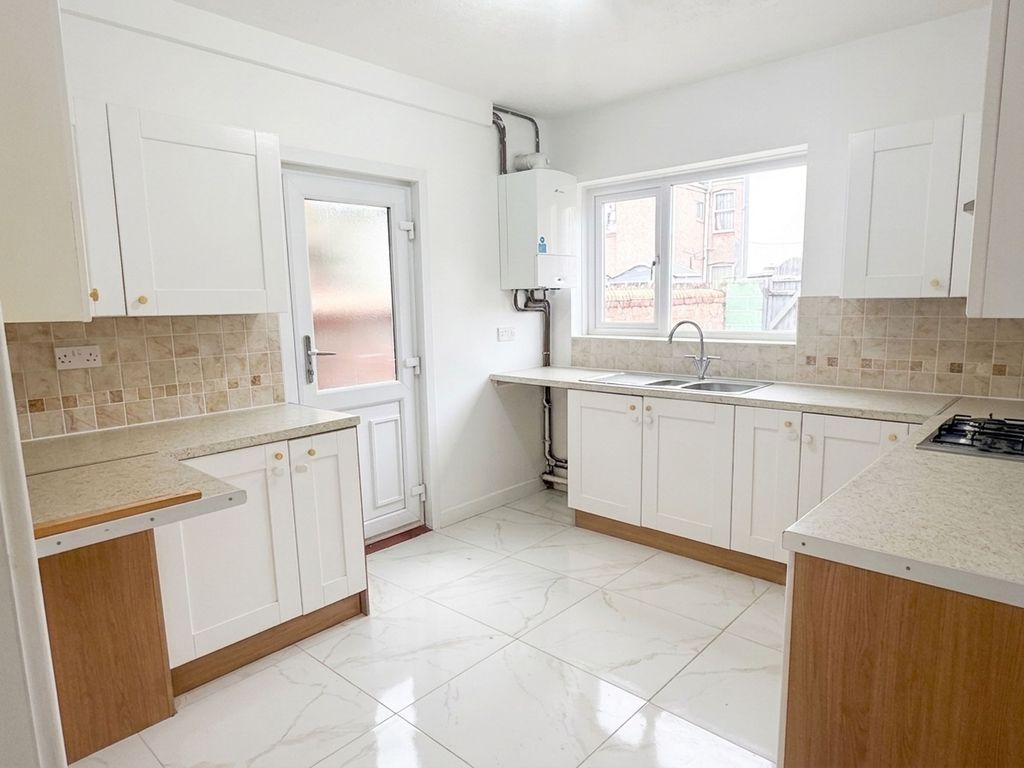 Property photo 2 of 8 Kitchen