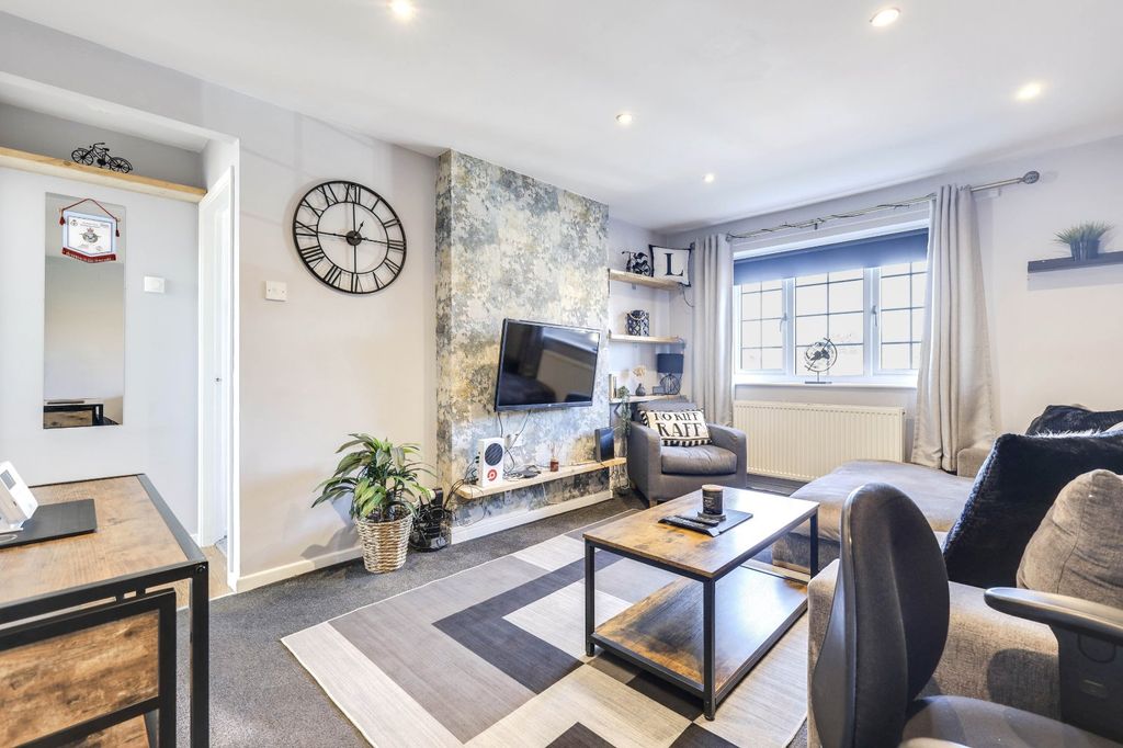 Property photo 2 of 9 Picture No. 11