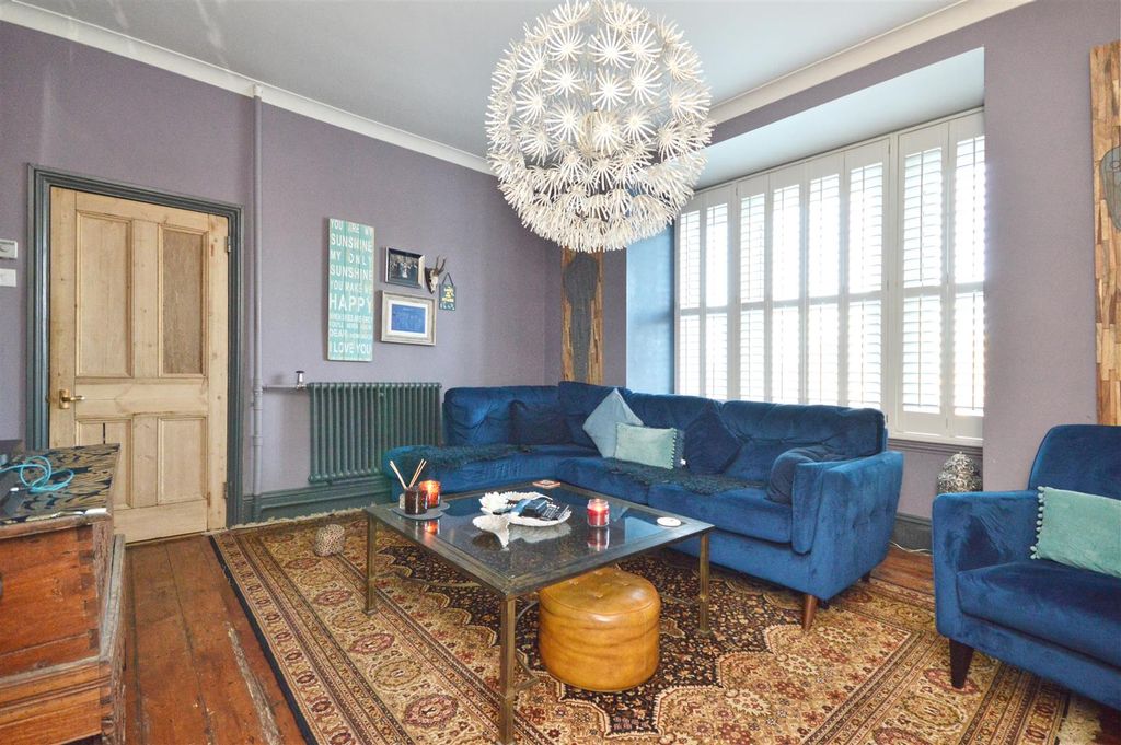 Property photo 3 of 25 Sitting Room