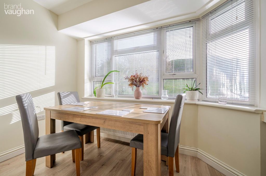 Property photo 3 of 12 9Ac04407-40E9-4E5...