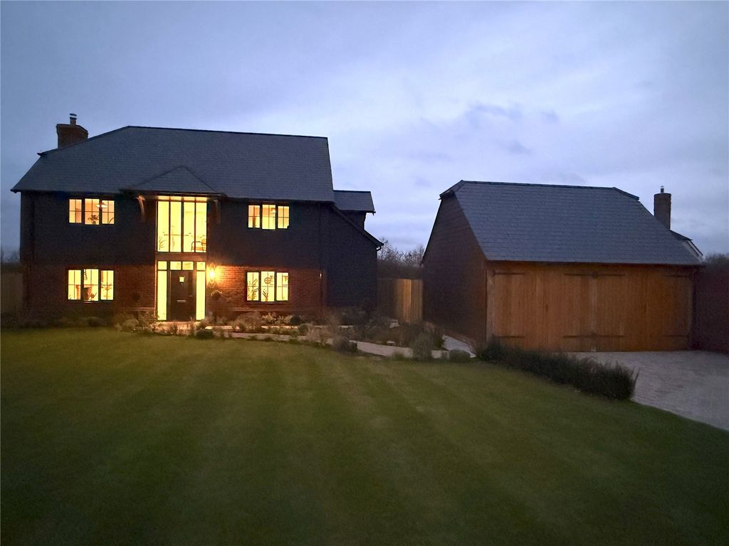 Property photo 3 of 17 Cleves