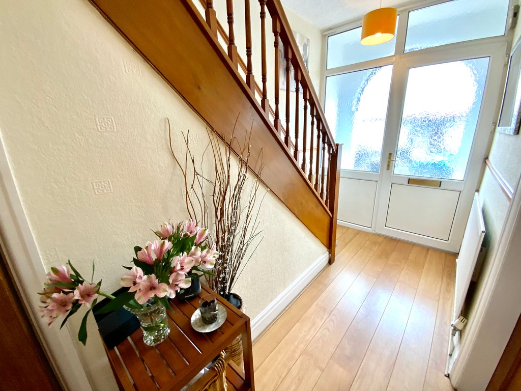 Property photo 2 of 20 Entrance Hall