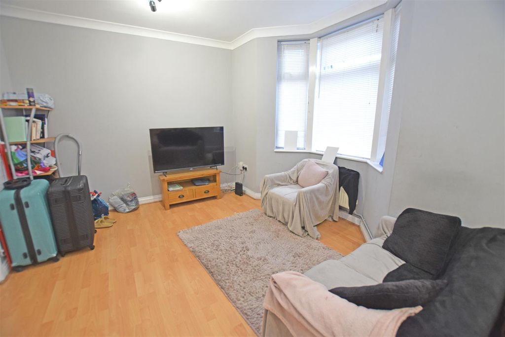 Property photo 3 of 8 Lounge.Jpg