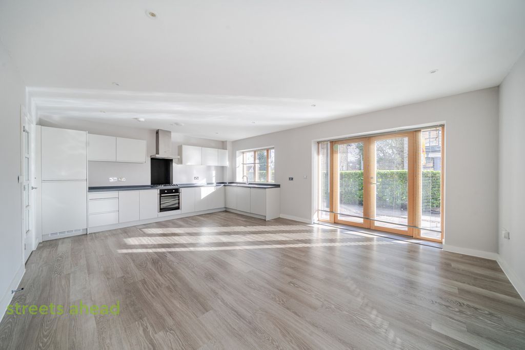 Property photo 2 of 19 2F688Fd7-534A-411...