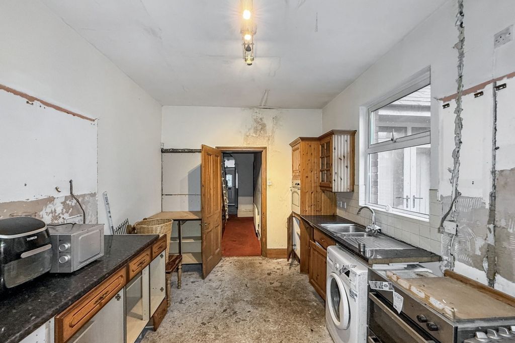 Property photo 3 of 8 68 Richmond Road, South Shields, Tyne And Wear Ne34 0Ql