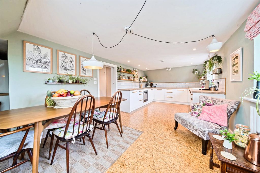 Property photo 3 of 21 Picture No. 11