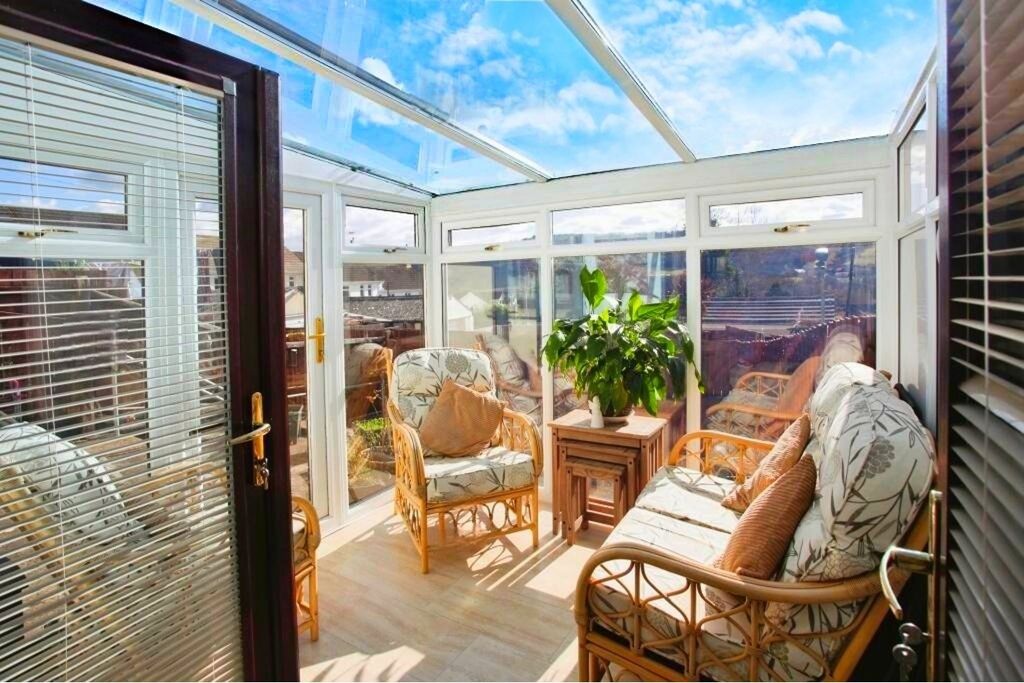 Property photo 2 of 17 Conservatory