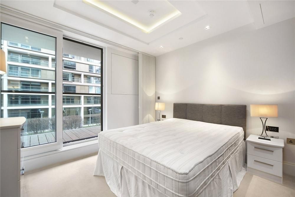 Property photo 1 of 6 Bedroom With Balcony.Jpg