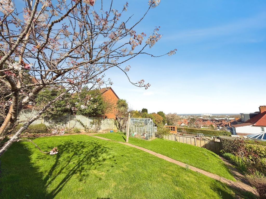 Property photo 3 of 32