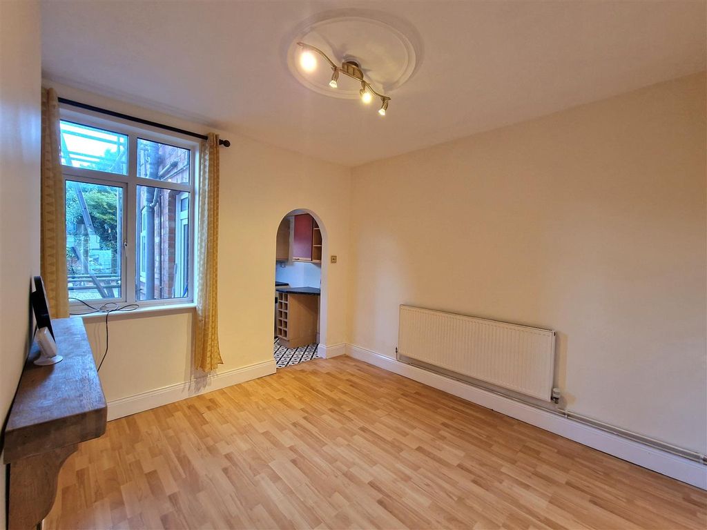 Property photo 3 of 11 Dining Area