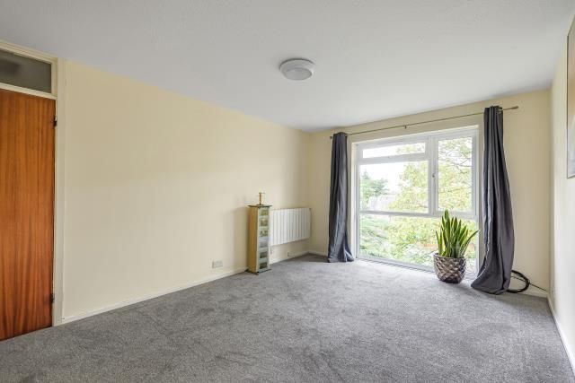 Property photo 1 of 6 Room Available