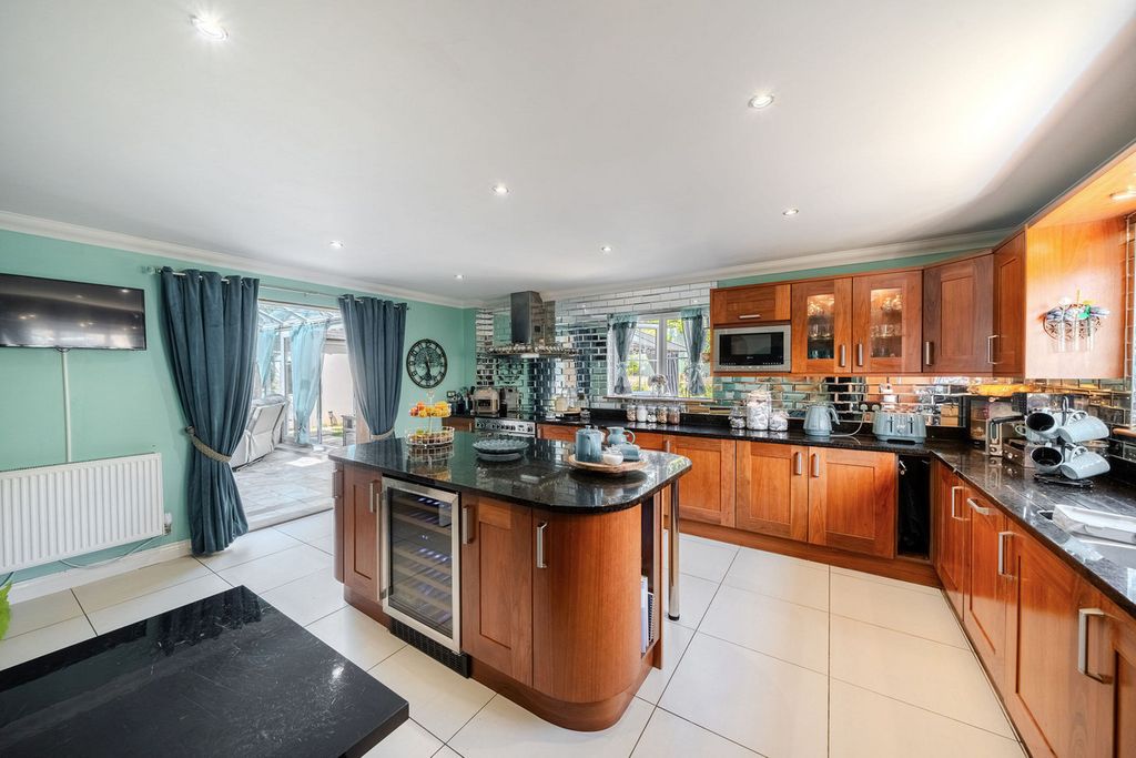 Property photo 2 of 49