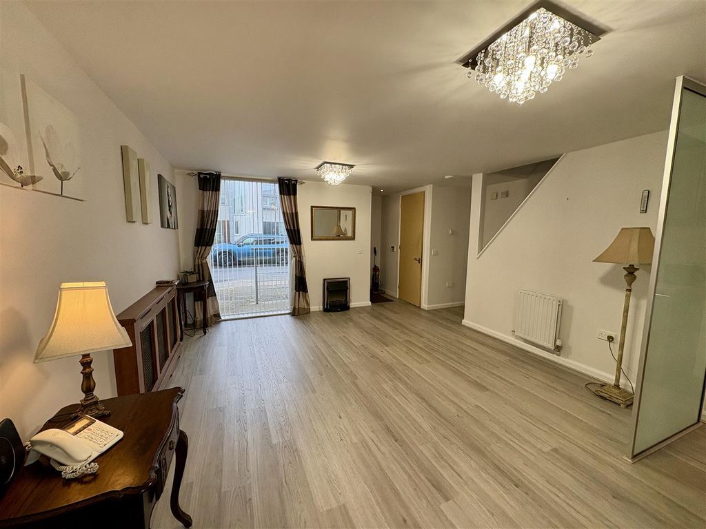 Property photo 3 of 19