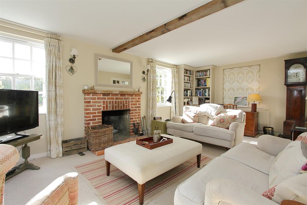 Property photo 2 of 18 Sitting Room