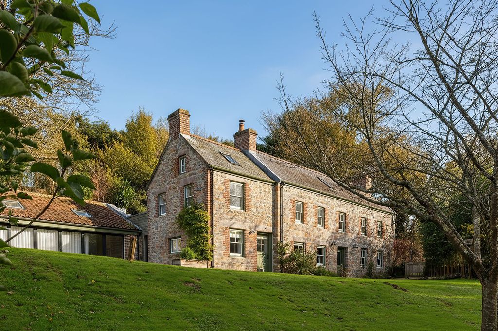 Property photo 1 of 37