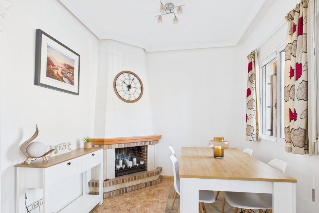 Property photo 3 of 36