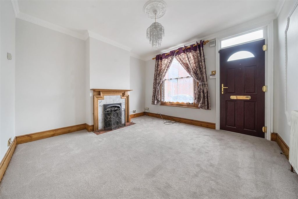 Property photo 2 of 8