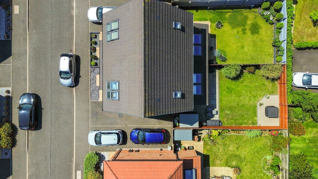 Property photo 3 of 32