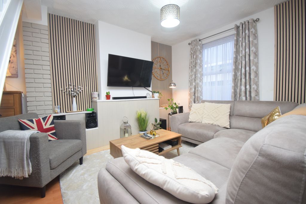 Property photo 2 of 16 Living Room