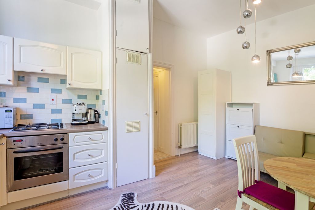 Property photo 2 of 10 liv Rm 2