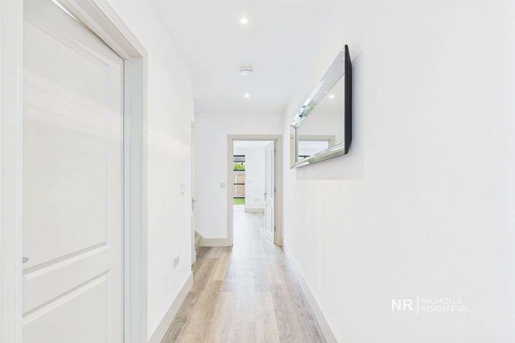 Property photo 3 of 21 Hall