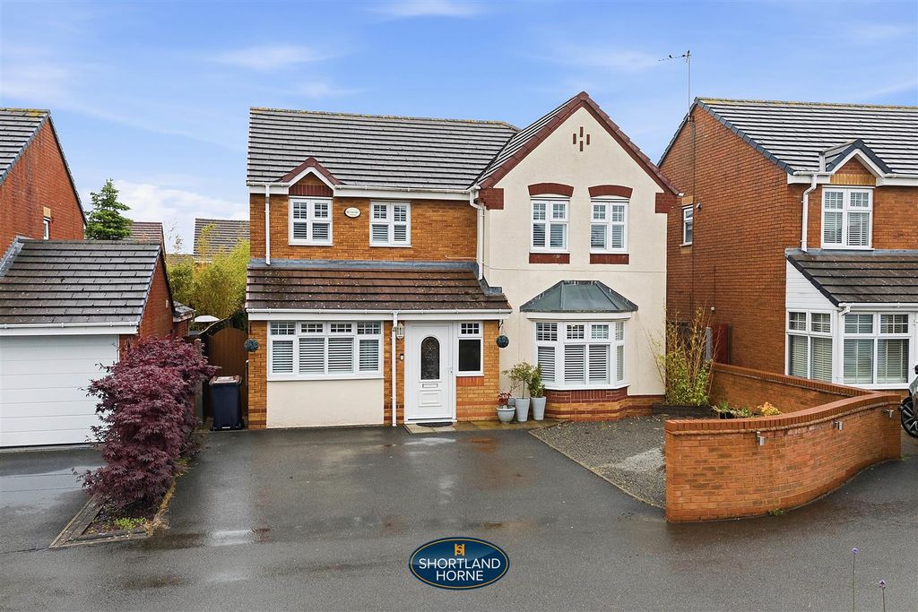 Property photo 1 of 38 32 Shillingstone Close (2 Of 42).Jpg