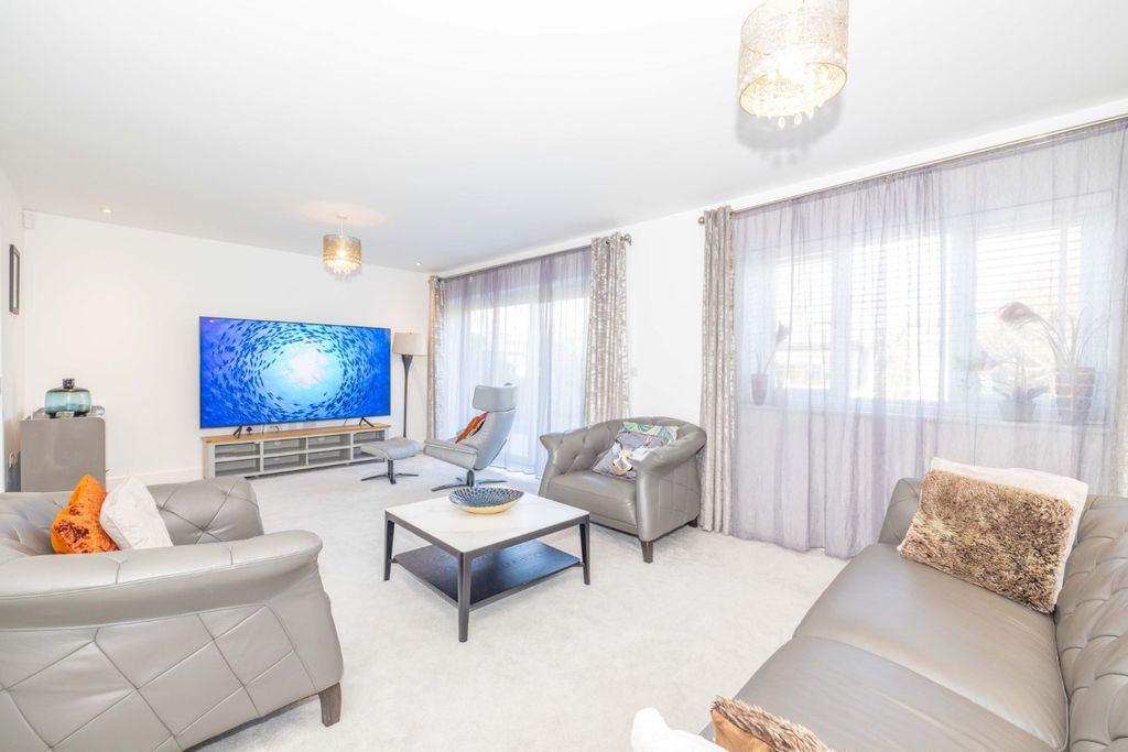 Property photo 3 of 15 Picture 3