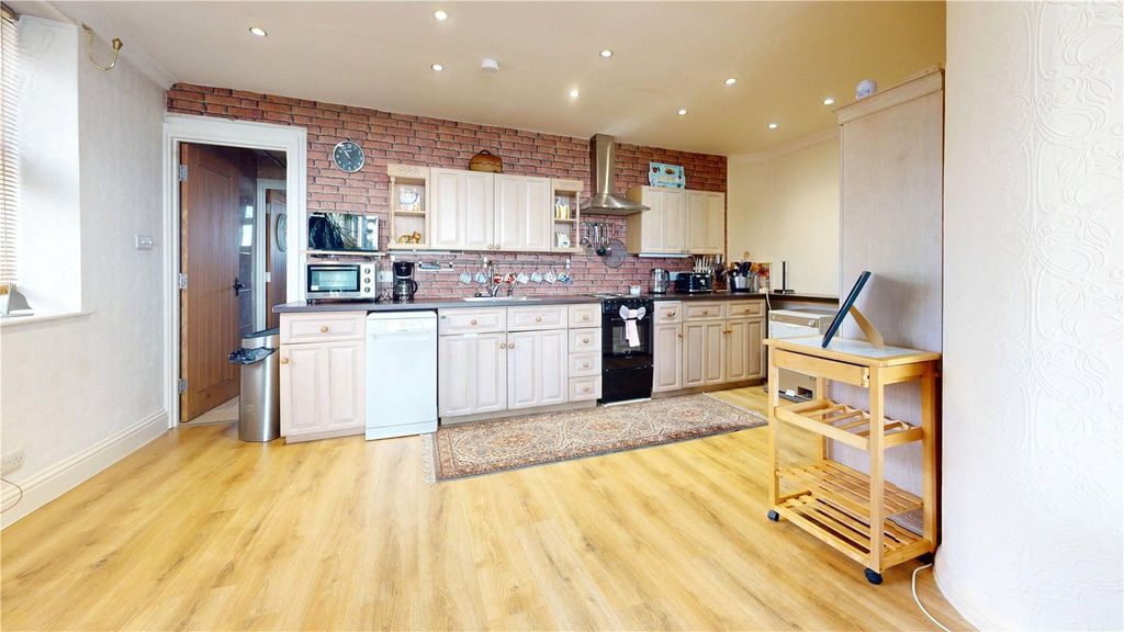 Property photo 2 of 14 Kitchen