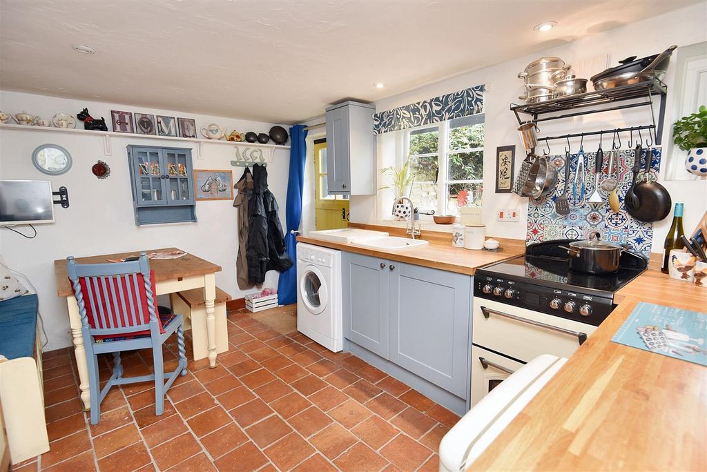 Property photo 3 of 12 Kitchen/Dining Room