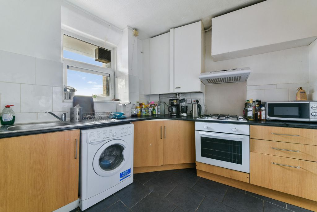 Property photo 2 of 9 Kitchen
