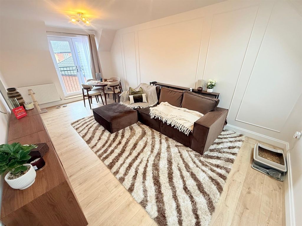 Property photo 3 of 10 Living Room