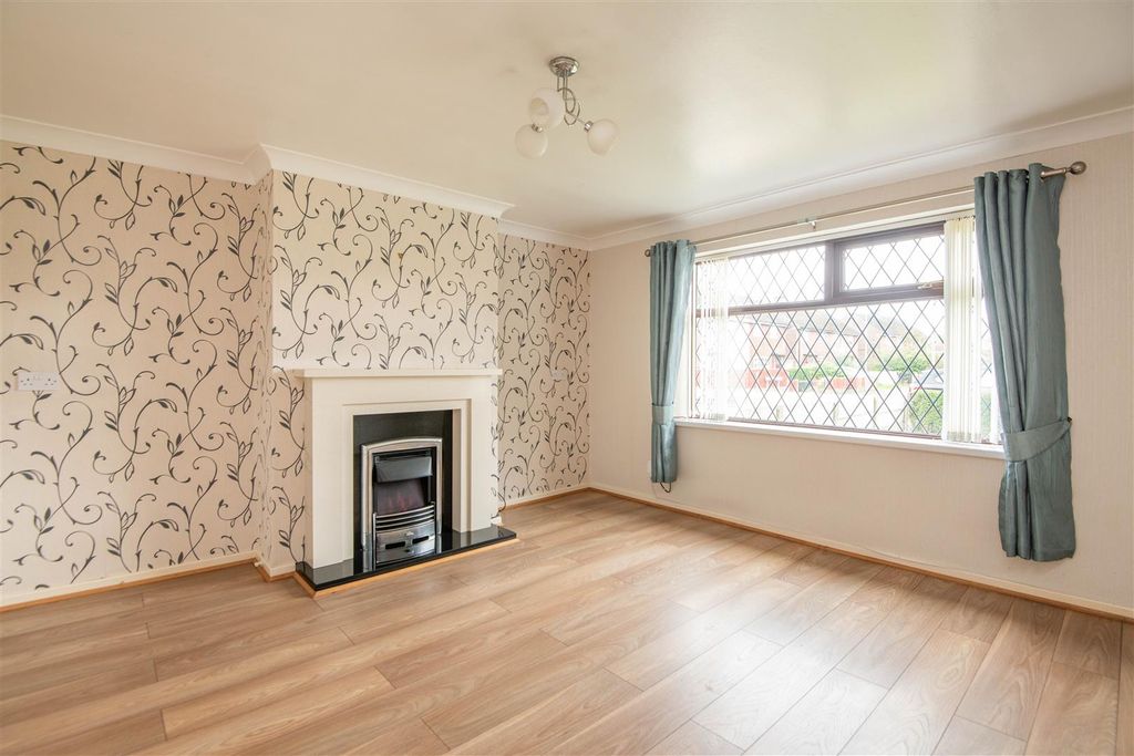 Property photo 2 of 16 Lounge