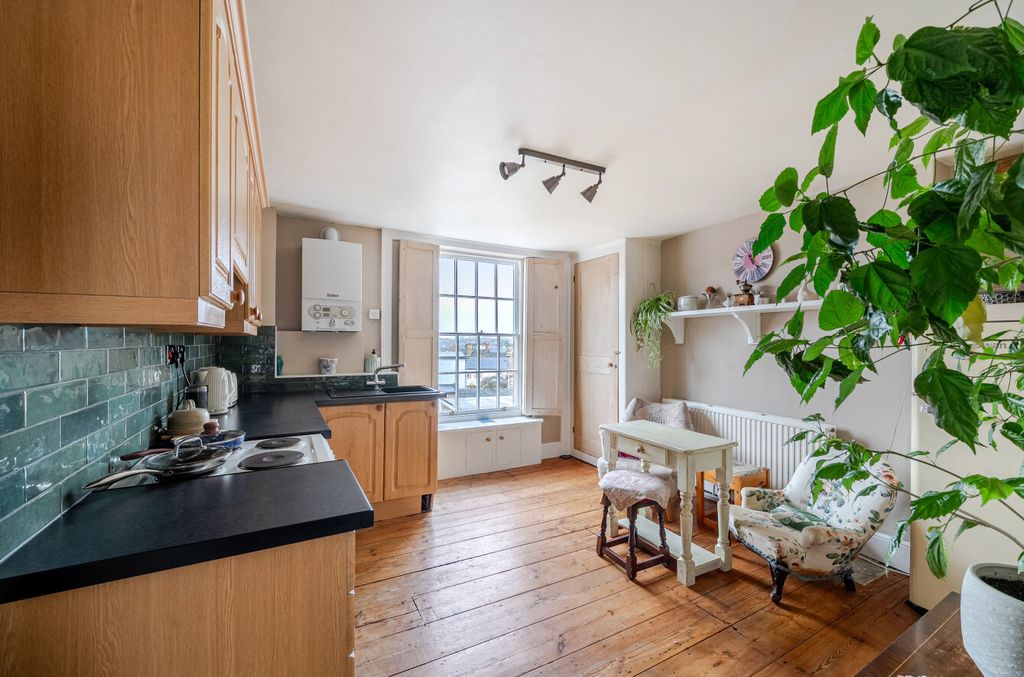 Property photo 3 of 17 Kitchen/Dining Room