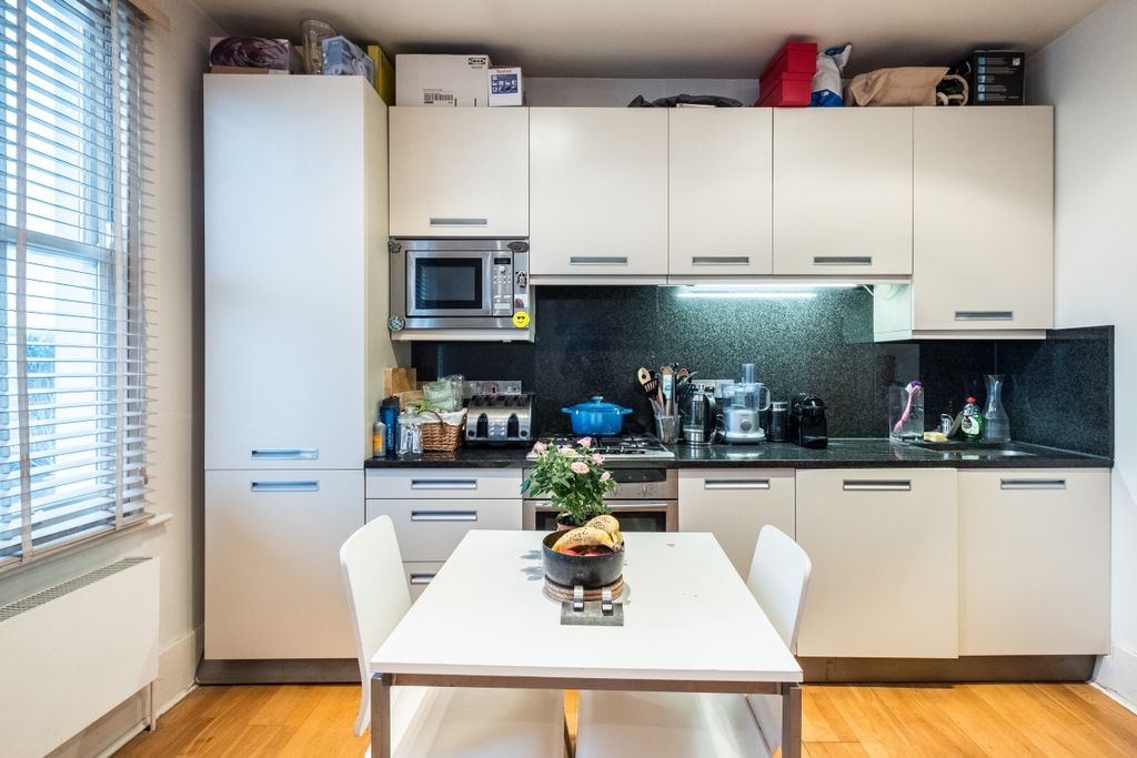 Property photo 3 of 6 Englefield Road