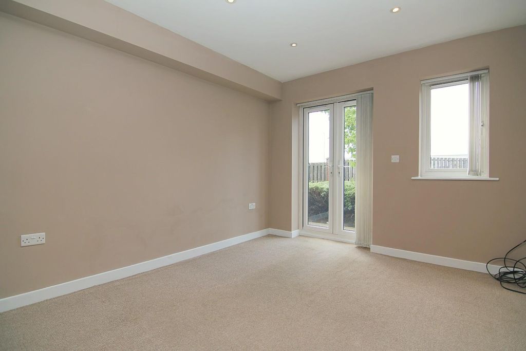 Property photo 3 of 11 Living Room