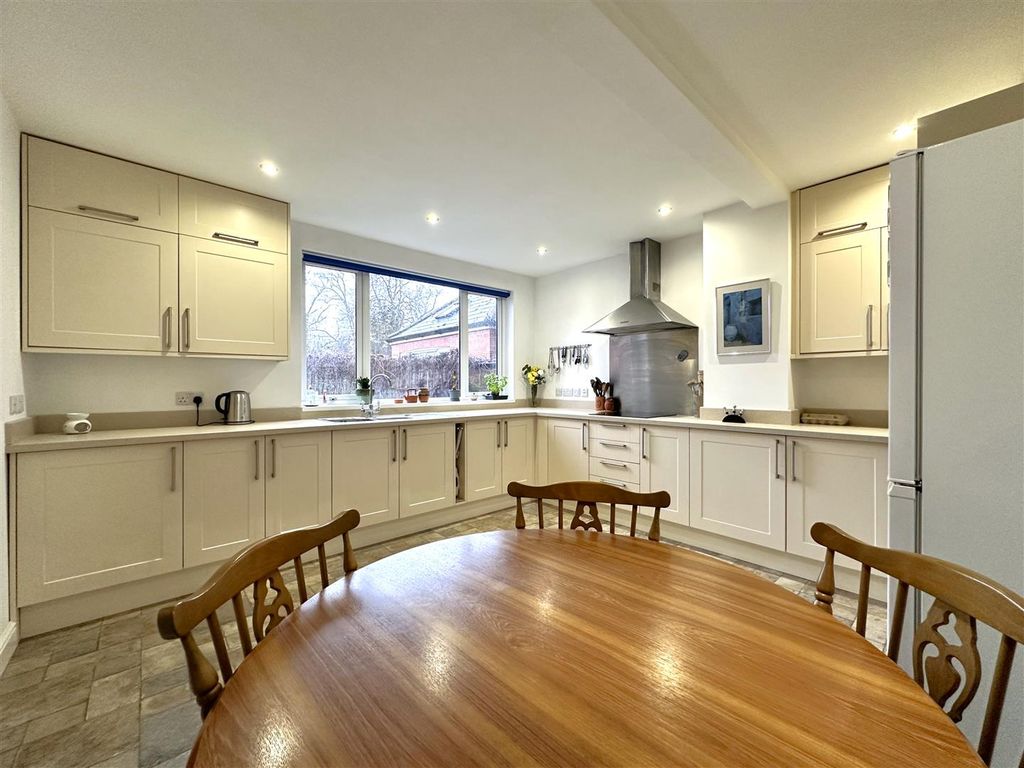 Property photo 2 of 24 Spacious Dining Kitchen 705