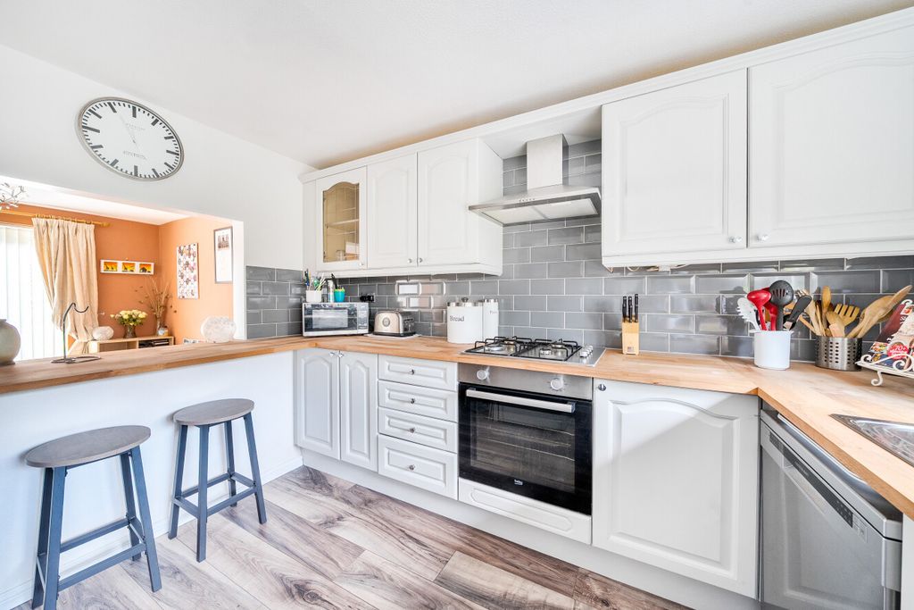Property photo 3 of 17 1509757-11-6A999d...
