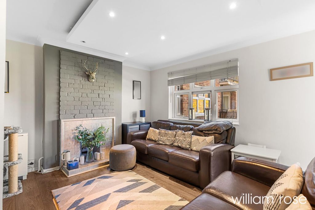 Property photo 1 of 15 Broomhillcourt_1.Jpg