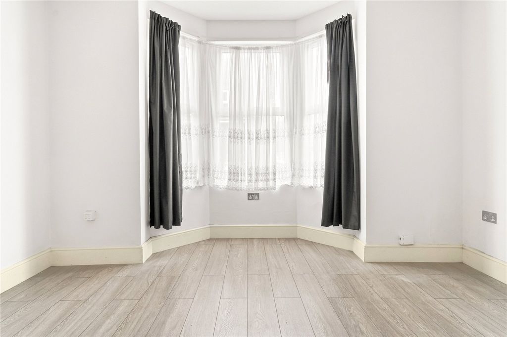 Property photo 3 of 26 Picture No. 24