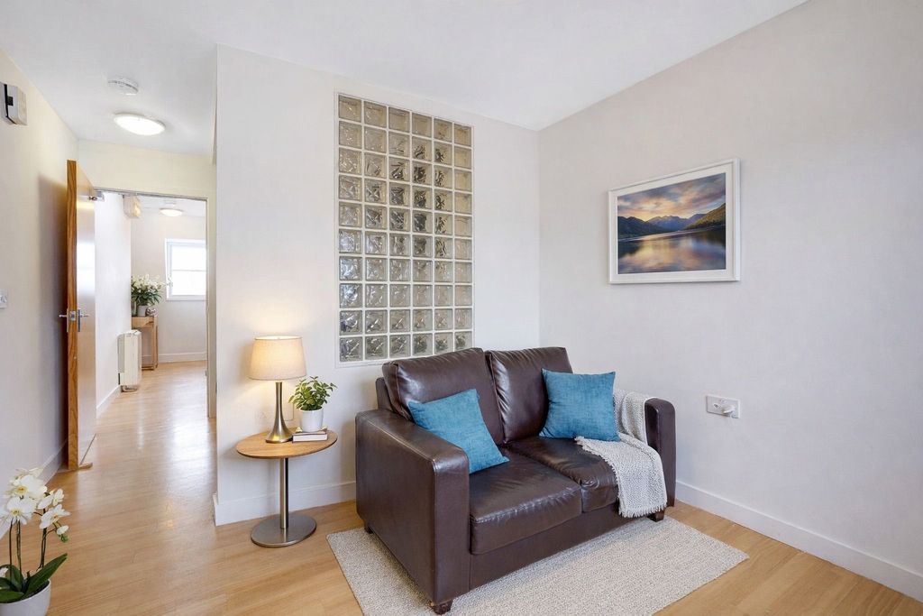 Property photo 2 of 7 Photo 3