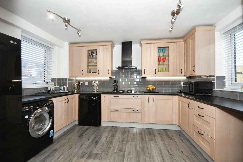 Property photo 2 of 16 Kitchen.Jpg