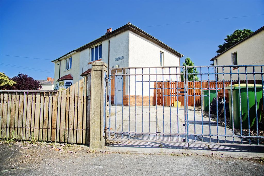 Property photo 1 of 10 External