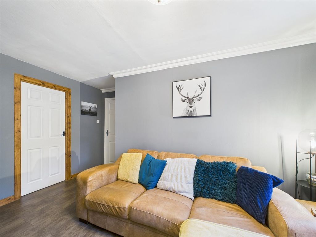 Property photo 3 of 16 Cam01486G0-Pr0951-Still006.Jpg