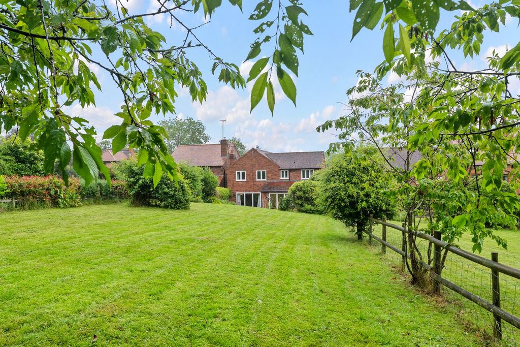 Property photo 2 of 33