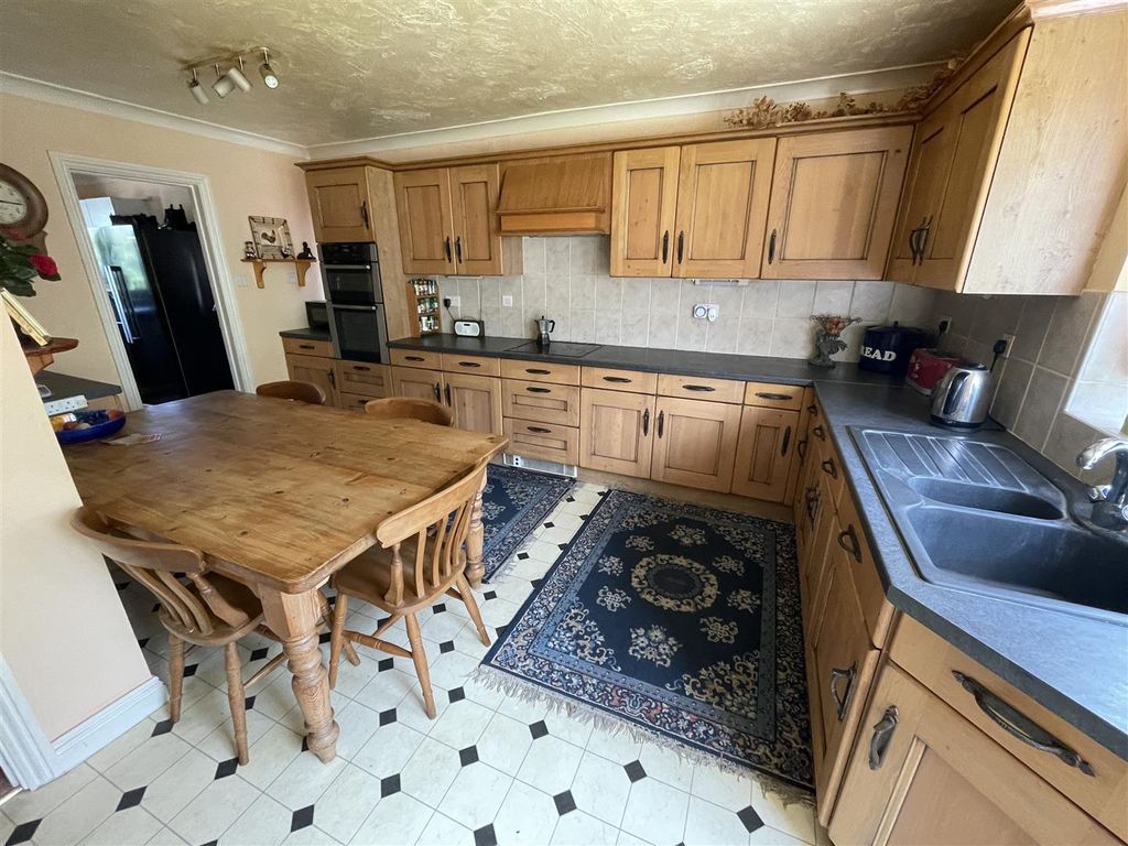 Property photo 2 of 25