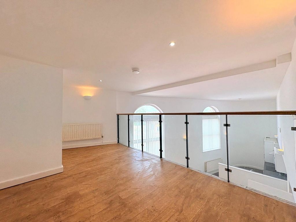 Property photo 3 of 6 Picture No. 04