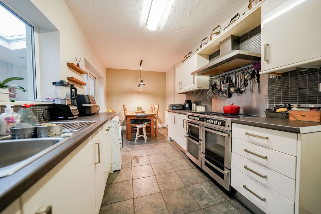 Property photo 3 of 31 Kitchen/Diner